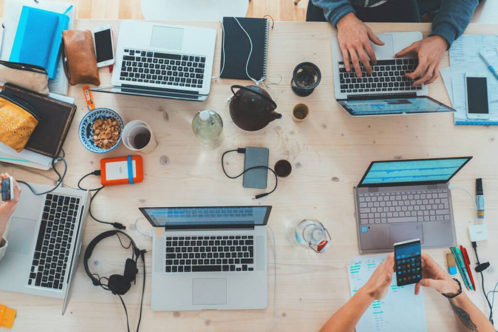 Why Weekly Client Check-Ins Are Your Secret Weapon